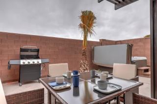 Southern Utah Retreat - 3 Bedroom - Private Hot Tub - Heated Pool - 1