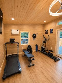 Log cabin at Rainier with hot, tub, sauna, and gym - 6