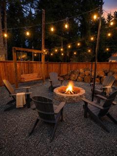 Log cabin at Rainier with hot, tub, sauna, and gym - 3
