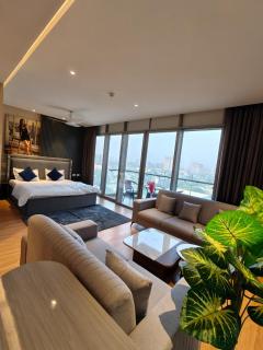Arbor Stay Suites with Infinity Pool & Gym - 4
