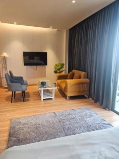 Arbor Stay Suites with Infinity Pool & Gym - 1