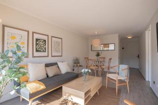 Stylish 1BR Apt Oasis Steps from Costanera Center - 0