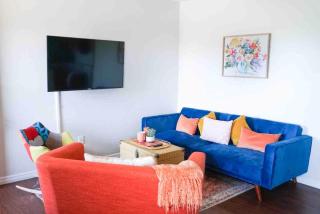 Colorful Retreat | Near I-40 &SWOSU | Pets Welcome - 0