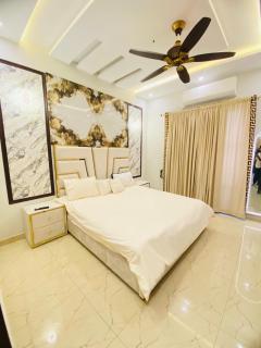 Exclusive Apartments Goldcrest Mall DHA Phase 4 Lahore - 5