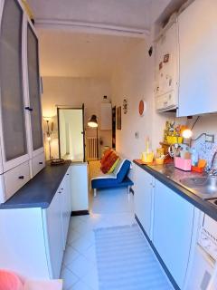 Bright Central Apartment Near Two Towers - 7