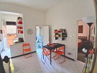 Bright Central Apartment Near Two Towers - 6