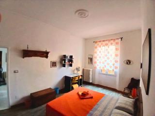 Bright Central Apartment Near Two Towers - 3