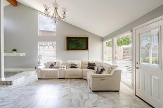 HoustonGem with a Dreamy Pool & Jacuzzi includes Wifi with 6beds - 1
