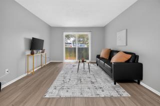 Modern & Comfortable Retreat - 9