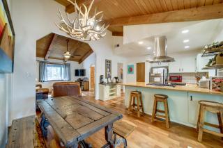 Hot Tub & Patio: Pet-Friendly Cabin in Munds Park! - 2