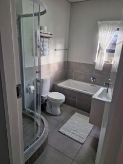 True Star at True North Modern 2 Bed Apartment - 4