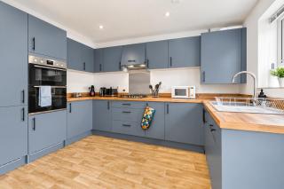 Contractor, Close to A419, M4, Stylish 3BR House, Fast WiFi, Sleeps 6, Free Parking, Cotswolds Families - 5