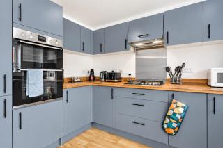 Contractor, Close to A419, M4, Stylish 3BR House, Fast WiFi, Sleeps 6, Free Parking, Cotswolds Families - 2
