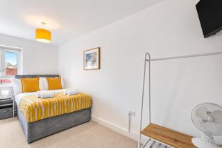 Contractor, Close to A419, M4, Stylish 3BR House, Fast WiFi, Sleeps 6, Free Parking, Cotswolds Families - 6