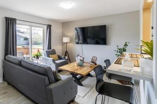 Excellent Location Cozy Room Rentals - 3bd Main Floor suite - 9