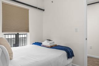 The Driftwood Den Coastal-Inspired 2-Bedroom - 6