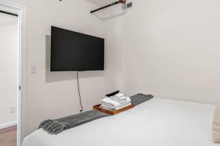 The Driftwood Den Coastal-Inspired 2-Bedroom - 4