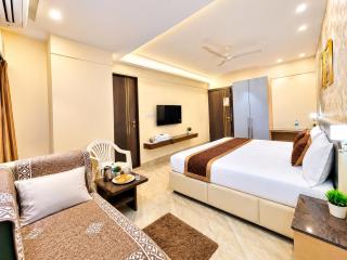 FAMILY Hotel Mayurika Grove MSHREE UJJAIN - Near Mahakal Temple & Railway Station - Airconditioned room -wifi - Lift - BEST HOTEL IN UJJAIN - 8