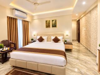 FAMILY Hotel Mayurika Grove MSHREE UJJAIN - Near Mahakal Temple & Railway Station - Airconditioned room -wifi - Lift - BEST HOTEL IN UJJAIN - 4