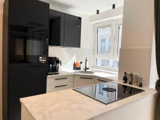 Design Apartment Wunstorf - Balkon, 75 Zoll TV und Mehr - 6