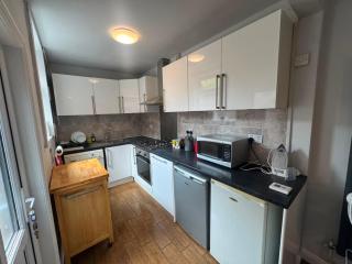 Spacious 3-Bed House Close to Derby City Centre - 8
