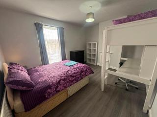 Spacious 3-Bed House Close to Derby City Centre - 1