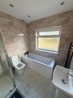 Huge Driveway and Easy Access to BHX Airport, NEC and HS2 - 3