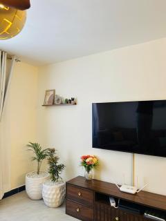 Lakeside family home - 7