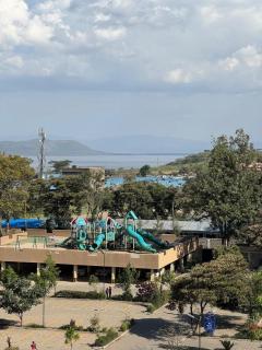 Lakeside family home - 3