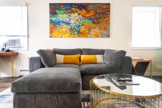 Private Modern 1st Flr 3 Bed Apt Close to Downtown - 0