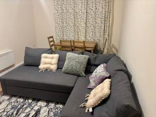 Stylish 2-Bed Wolverhampton Home - Sleeps 4 - 4
