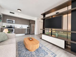 Downtown Miami 1BR Wraparound Balcony, Pool and Gym - 7