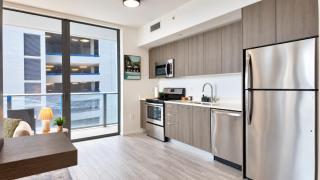 Downtown Miami 1BR Wraparound Balcony, Pool and Gym - 3