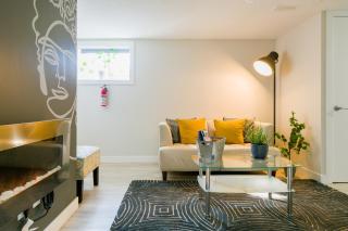 Excellent Location Cozy Room Rentals - 3bd Basement Suite - 1