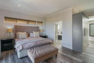 Pezula Golf Estate 4BR Villa, Pool & Sea Views - 9