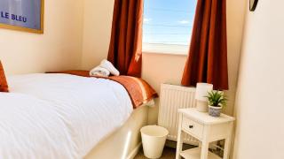 3 Bed Home from Home, Great for Groups with FREE Parking - 9