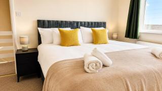 3 Bed Home from Home, Great for Groups with FREE Parking - 1