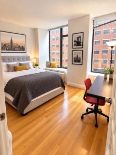 wall street large Private Bedroom ,High Speed Internet -Female only - 9