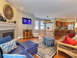 SnowDen- Ski on Ski Off at Pico, FirePlace, Pool! - 1