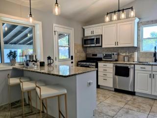 Lombard Retreat a Modern Lux 3Br 2B Home Near Hwy Shops Restaurants - 9