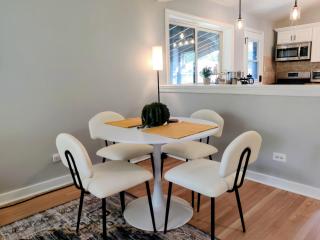 Lombard Retreat a Modern Lux 3Br 2B Home Near Hwy Shops Restaurants - 8