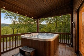 Cottage w/ Hot Tub: 3 Mi to Downtown Blue Ridge! - 0