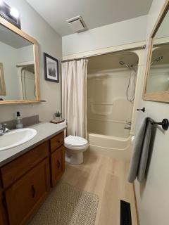 Pine & Peak Hot Tub Private Lake 19 Acres Near Cranbrook - 1