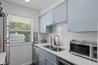 Chic 1BR 1BA Condo in Clarksville with Gated Entry and Patio by Austin Vacay - 7