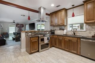 Hot Tub + Outdoor Kitchen: Stylish Home in Bryan - 2