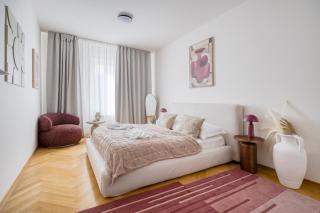 3BDR Main Center APT w Workspace with AC in New Town - 4