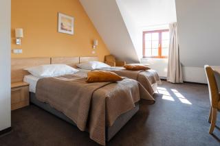 Hotel Chvalská Tvrz - Prague - 8