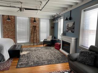 Suite Victory #1 On Main St w/ Reserved Parking - 6