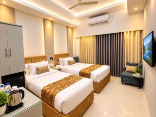 Silver Spoon Hotel & Restaurant - 1