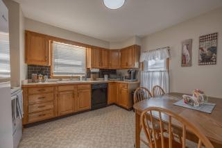 Sun-Filled Upper Gem - Near LECOM & Elmira College - 7